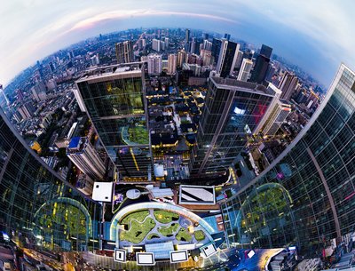 現(xiàn)代都市中的獨(dú)特風(fēng)景線 -- 首個(gè)“空中玫瑰燈海園”