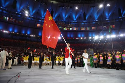 麦当劳“奥运助威小冠军”带领中国代表团步入里约奥运开幕式