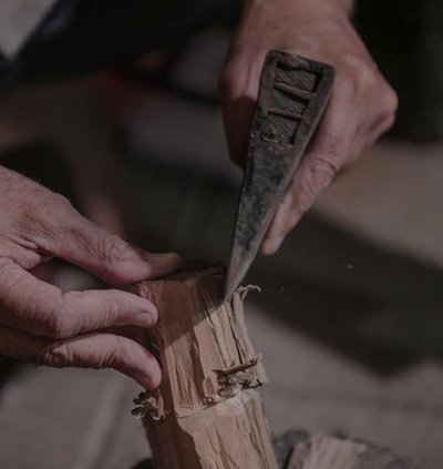 由粗木到木偶頭一道道工序繁復(fù)而細致攝/周佳霓 藍寶蘭