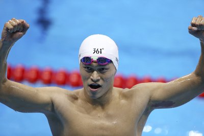 孙杨赢下200米男子自由泳金牌