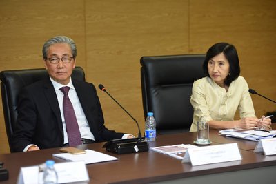 Deputy Prime Minister (left) Somkid Jatusripitak and Secretary General of Thailand Board of Investment Hirunya Suchinai (right) meet the heads of the BOI's 14 overseas offices at the BOI head office on August 18, 2016.