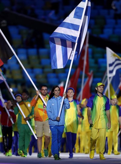 希腊南非运动员代表身着361度服装入场