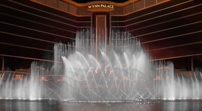 마카오 코타이에 위치한 Wynn Palace, 시그너처 송 'Elegance'에 맞춰 안무를 짠 환상적인 퍼포먼스 레이크 분수쇼를 선보이며 공식 개장