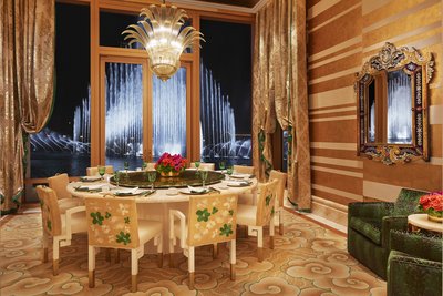 宾客可以在永利宫的贵宾厅户外露台享受私人时光，同时饱览精彩的表演湖水舞表演。