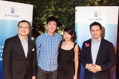 Mr. Uthai Uthaisangsuk (left) and Mr. Cobby Leathers (right) welcomes Singapore customers at the dinner