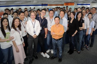 From HKBN's brand new Kwai Chung office, HKBN Chief Commercial Officer – Enterprise Solutions and Co-Owner, Billy Yeung (front, centre) and his team of specialist leaders, stand united with Talents eager to take HKBNES to new heights.    