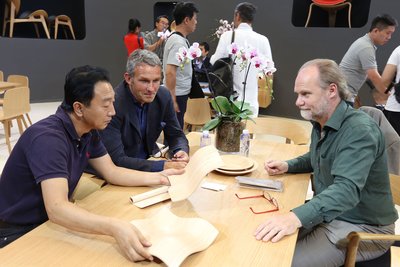 设计三人组——薛书平、汉斯-山格林-雅各布森和Jorg Foster在2015年上海国际家具展上