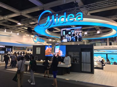 Midea’s booth at IFA 2016 displays the latest of Midea’s product portfolio, providing an opportunity for visitors to have a first-hand experience of the surprisingly friendly products.
