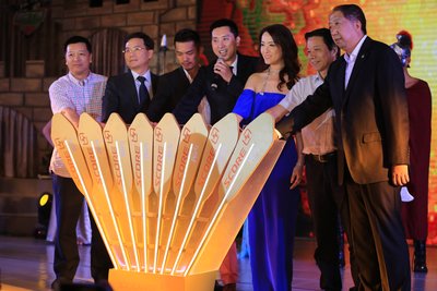 林丹现身2016界内百强名企羽毛球俱乐部邀请赛启动仪式