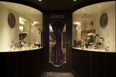 Beralih dari timur ke Asia, Fragrance Du Bois boleh didapati di Parfumerie Tresor Hong Kong
