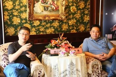 朱伟和刘江峰接受媒体采访
