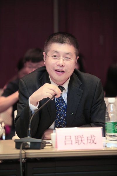 亞洲潔能資本首席財務官主持「光伏風險管理與融資創新」圓桌會議