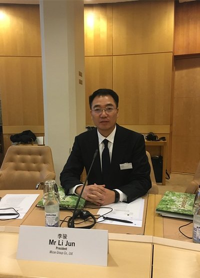 四季沐歌总裁李骏在瑞典首相圆桌会议现场
