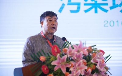 中国环境保护产业协会副会长牟广丰发表致辞