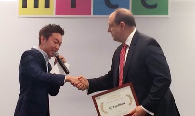 EventBank创始人及CEO Eric L. Schmidt领奖照片