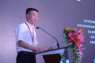 广州地铁集团有限公司运营总部总经理蔡昌俊发表演讲