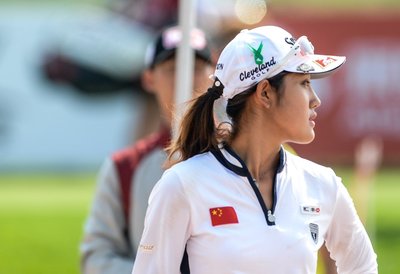 2016华彬LPGA中国精英赛首轮，冯珊珊、刘文博俘获老鹰