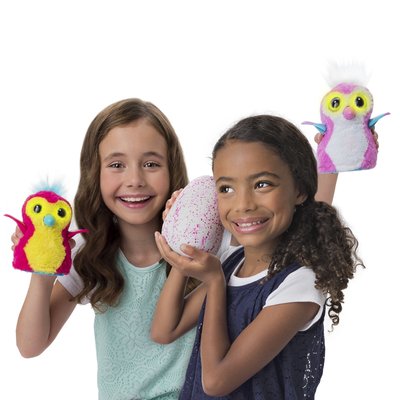 Spin Master本季最受期待最具创新的玩具之一Hatchimals今天在全球亮相。毛绒玩具Hatchimals集成了先进的机器人技术，能够在孩子们的帮助和养育抚摸下从蛋中神奇地孵出。Hatchimals现已在世界各地零售商处发售。（厂商建议零售价：59.99美元）