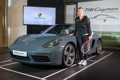Angelique Kerber with the all-new Porsche 718 Cayman in Singapore