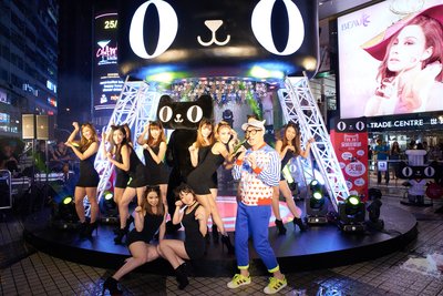 著名藝人詹瑞文擔任天貓登陸香港活動的主持，與喵女郎及現場觀眾齊齊跳天貓舞，更現場分享今個「天貓雙11」他的個人購物貼士