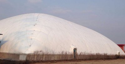 深圳博德维承建“双深合作”重要项目双鸭山冰球训练基地气膜冰球馆侧面