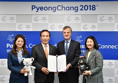 Vivian Lines, Chairman of Hill+Knowlton Strategies Asia-Pacific and YEO Hyung-koo, POCOG Secretary General, attend the contract signing ceremony