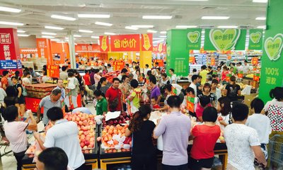 沃尔玛中国第3财季可比销售额增长1.6%，增长推动力主要来自大卖场的稳健表现、以及鲜食和中秋节的销售贡献。