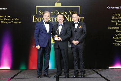 [L-R] - Dr Robert Yap, Founding Chairman, Supply Chain Asia, Ken Lee, CEO, DHL Express Asia Pacific and Paul Lim, Founder/President, Supply Chain Asia