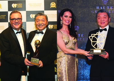 One World Hotel director, YBhg Tan Sri Teo Chiang Hong accepting the prestigious 'Asia's Leading Meeting & Conference Hotel' award from the Vice President of World Travel Awards, Mr Chris Frost (left) and from the Managing Director of The Haute Grandeur Global Hotel Awards, Marinique de Wet (right) for ‘Best Eco-Friendly Hotel & Best Convention Hotel’ awards