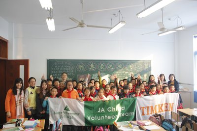 铁姆肯公司在上海开展“绿色新城市”志愿者活动