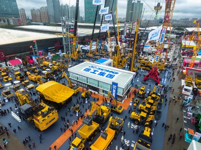 XCMG announces "Advanced and Endurable" gold standard, and launches highly anticipated XCMG-Cloud and new products at bauma China 2016