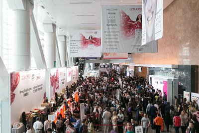 2016亚太区美容展首次于亚洲国际博览馆及香港会议展览中心同期举行，参观人数再创新高，比去年增加21%，来自129国家及地区。