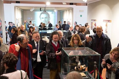 利奥纳多-达-芬奇《马与骑手》展览于2016年11月24日在意大利米兰举办的开幕之夜