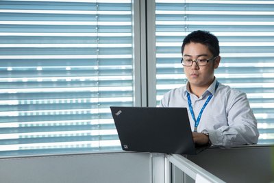 联想ThinkPad X1 Carbon超级本在续航、计算性能以及便携性上能够满足业务人员长时间带外工作的业务模式。