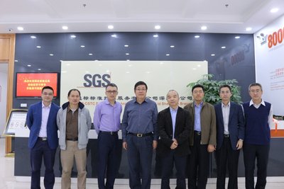 合影：SGS通標(biāo)公司杜佳斌總裁（左三）、副總經(jīng)理谷曉宇（右一）、中西部地區(qū)總監(jiān)洪雄斌（左一）、國(guó)家質(zhì)檢總局檢驗(yàn)監(jiān)管司孫文康司長(zhǎng)（左四）、周紹峰處長(zhǎng)（右三）、深圳檢驗(yàn)檢疫局鐘文強(qiáng)副局長(zhǎng)（右四）