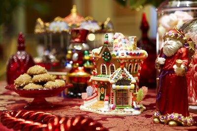 石梅湾艾美度假酒店举行了传统的圣诞点灯仪式，用热带风情点亮璀璨时刻，正式开启了2016年的圣诞季。