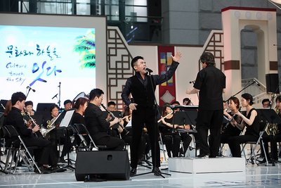 仁川國際機場舉辦「分享愛音樂會」，為即將到來的節日增添氣氛