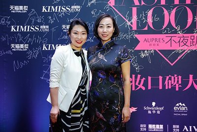 一对好闺蜜（右：闺蜜网CEO李云女士；左：闺蜜网执行总裁马骁女士）亮相红毯