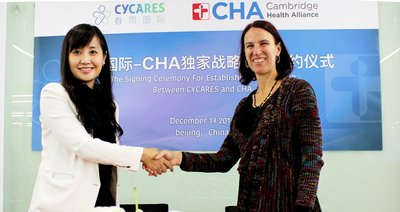 （左）春雨国际CEO 熊娟（右）哈佛大学医学院教授CHA国际部负责人，柯尔斯顿·梅森格博士