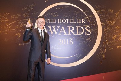 Simon Wang, Director of Sales and Marketing of Niccolo Chengdu Wins Greater China's Sales Hotelier of the Year at the BMW Hotelier Awards 2016