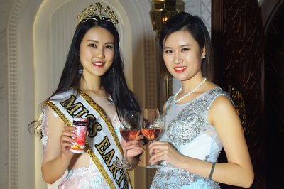 2016中国地球小姐朱恬乐和选手王妍熹