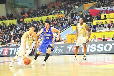浙江广厦篮球俱乐部是CBA场上实力雄厚的劲旅