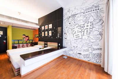 香港猫宜创作室的插画师Cat Kwan为Y旅舍设计的特色主题客房。