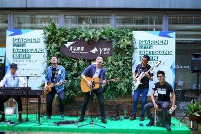 本地独立音乐组合Nowhere Boys於Y旅舍的空中花园倾力表演，为艺术节带来美妙的音乐。