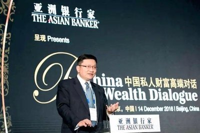 12月14日，宜信财富获得《亚洲银行家》“较佳非银行私人财富产品”殊荣，宜信公司创始人、CEO唐宁发表演讲