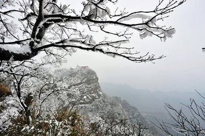 天曌山顶雪，摄影：谢谦，图片由利州区旅游局提供