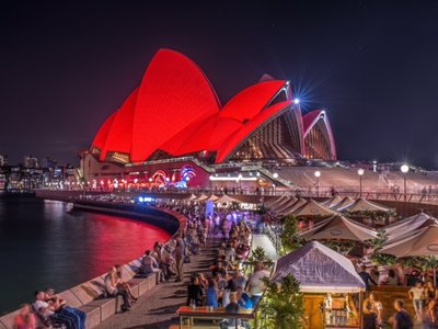 西太平洋银行 (Westpac) 让悉尼“一片火红”，喜迎春节（图片来源：悉尼市政府）