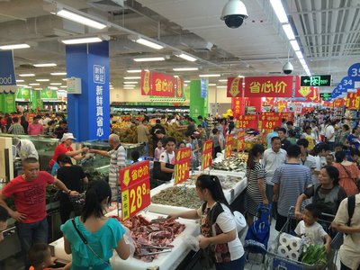 2016年沃尔玛在中国的大卖场和山姆会员商店的可比销售额均有显著增长，新店表现超出预期。