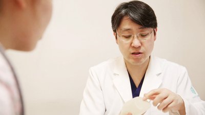 Dr. Yim Joong Hyuk of TL Plastic Surgery Korea