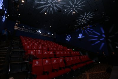 别克4D动感汽车主题厅将以丰富特效调动观众感官，多维度感受影片魅力